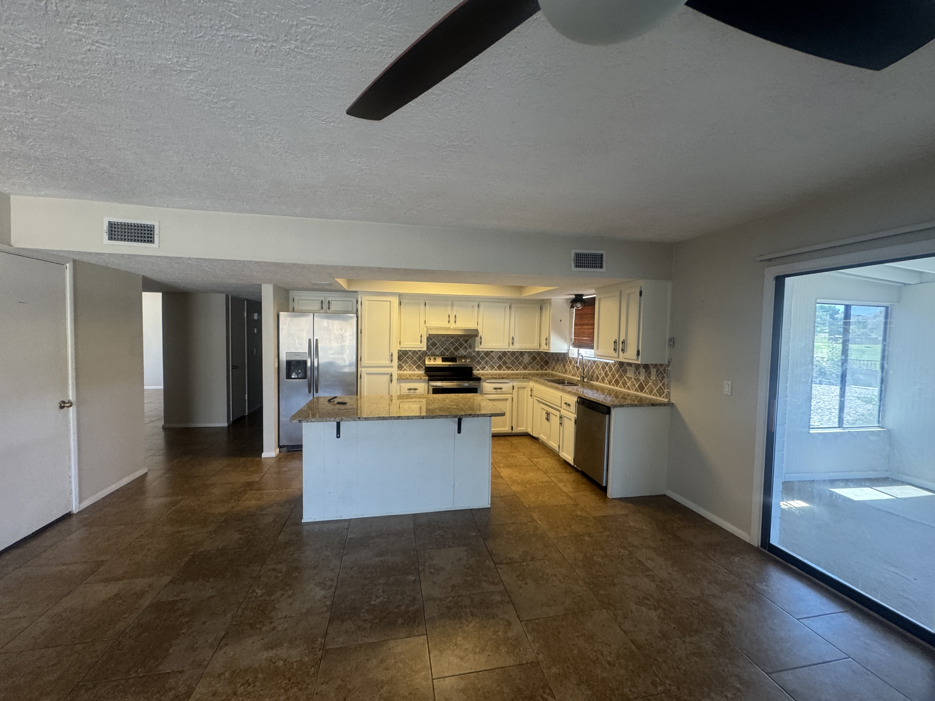 935 Country Club Dr
